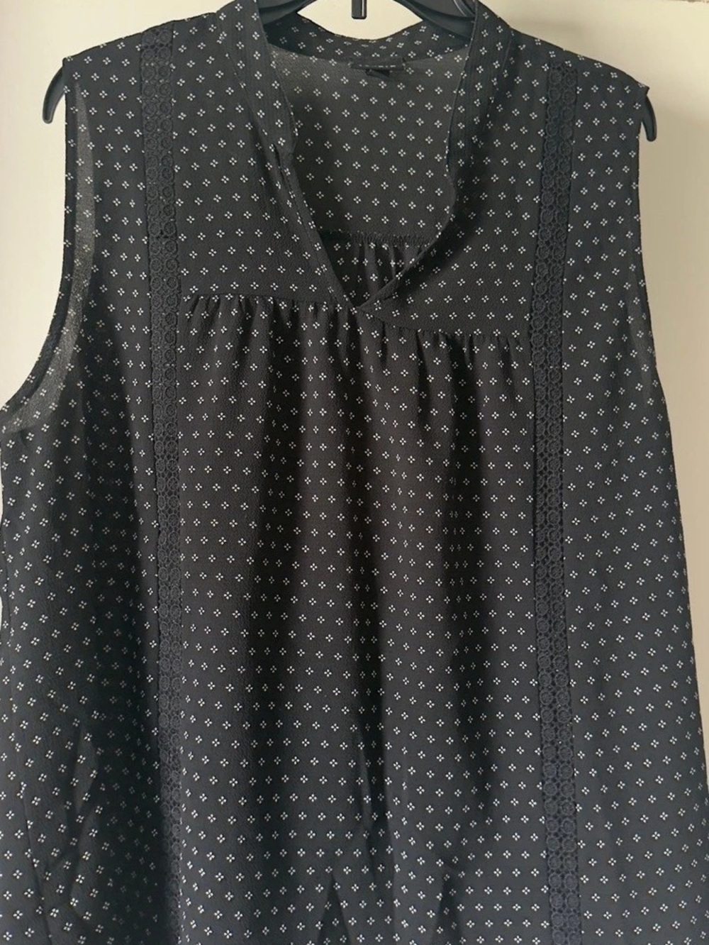 Torrid Black & White Geometric Blouse Like New